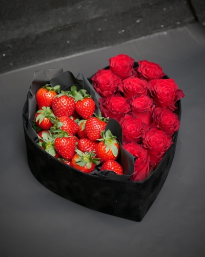 box_truskawkowe_serce_czarny_1.jpg