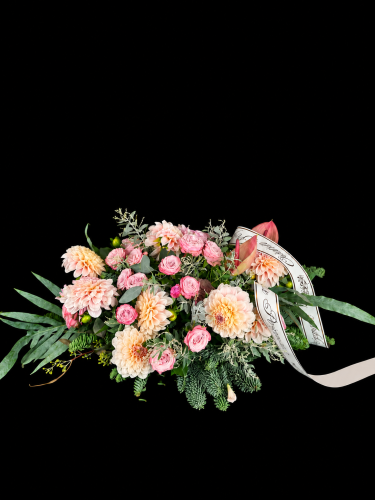 Elegancka wiązanka żałobna z kremową wstęgą.png